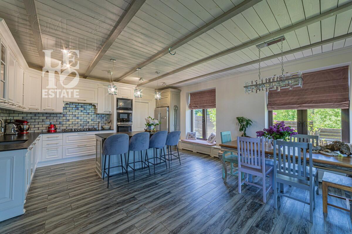 2-этажный коттедж 702.5 м² с отделкой