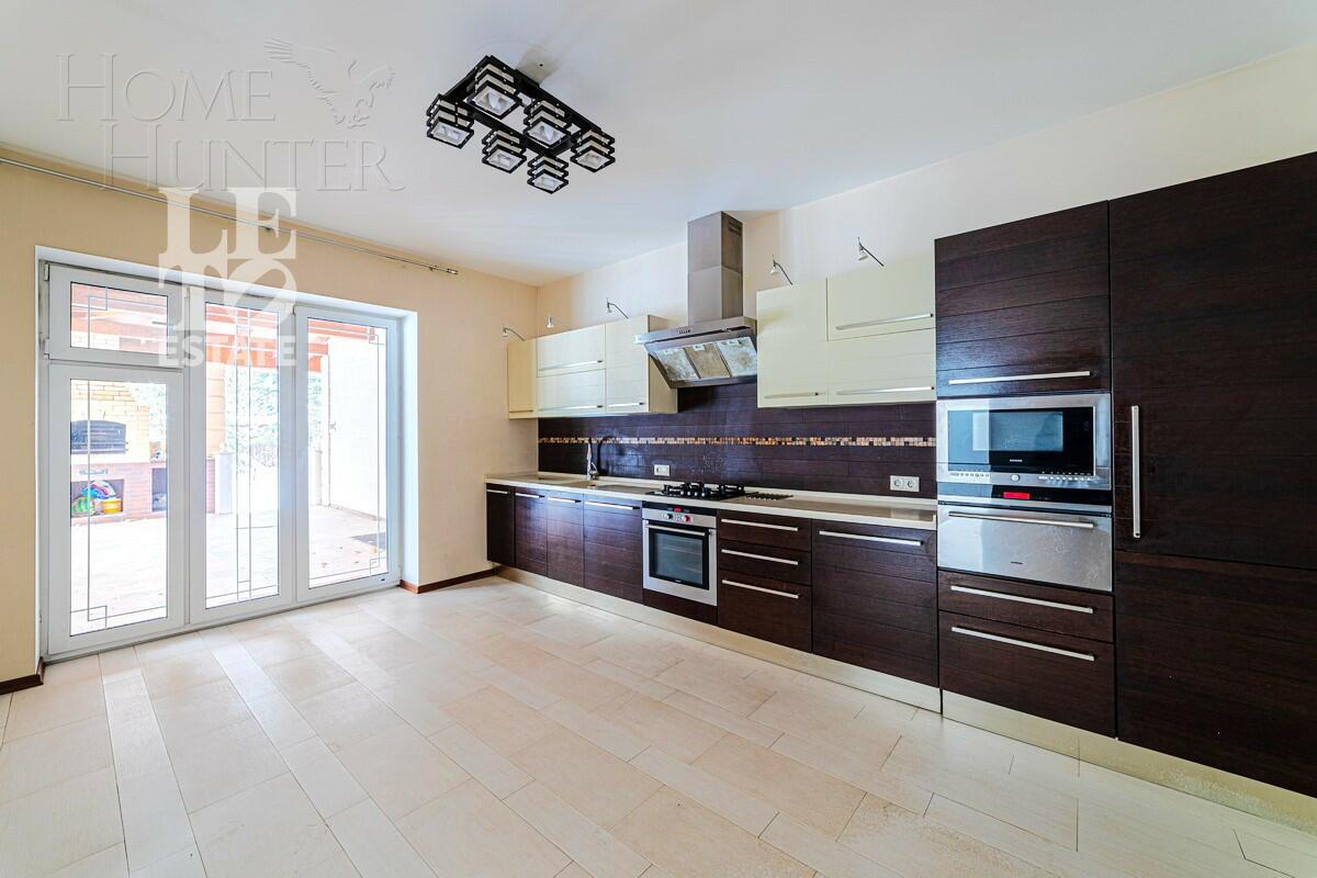 3-этажный коттедж 742 м² с отделкой