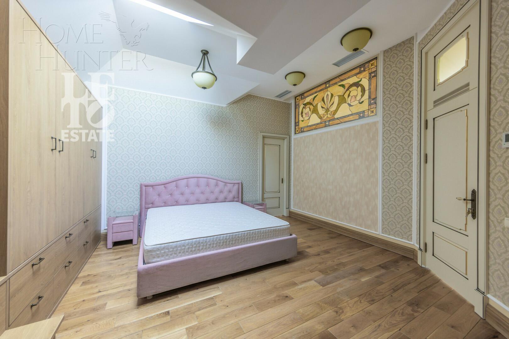 2-этажный коттедж 1 700 м² с отделкой