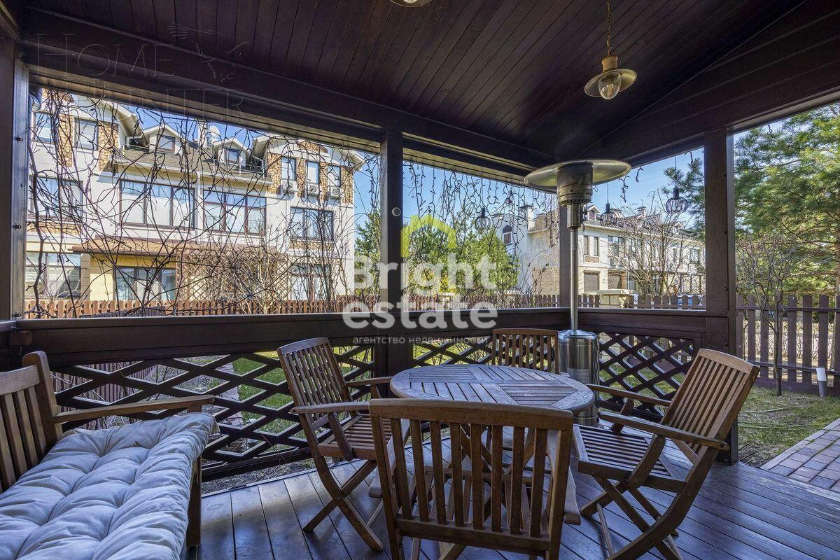 3-этажный таунхаус 270 м² с отделкой