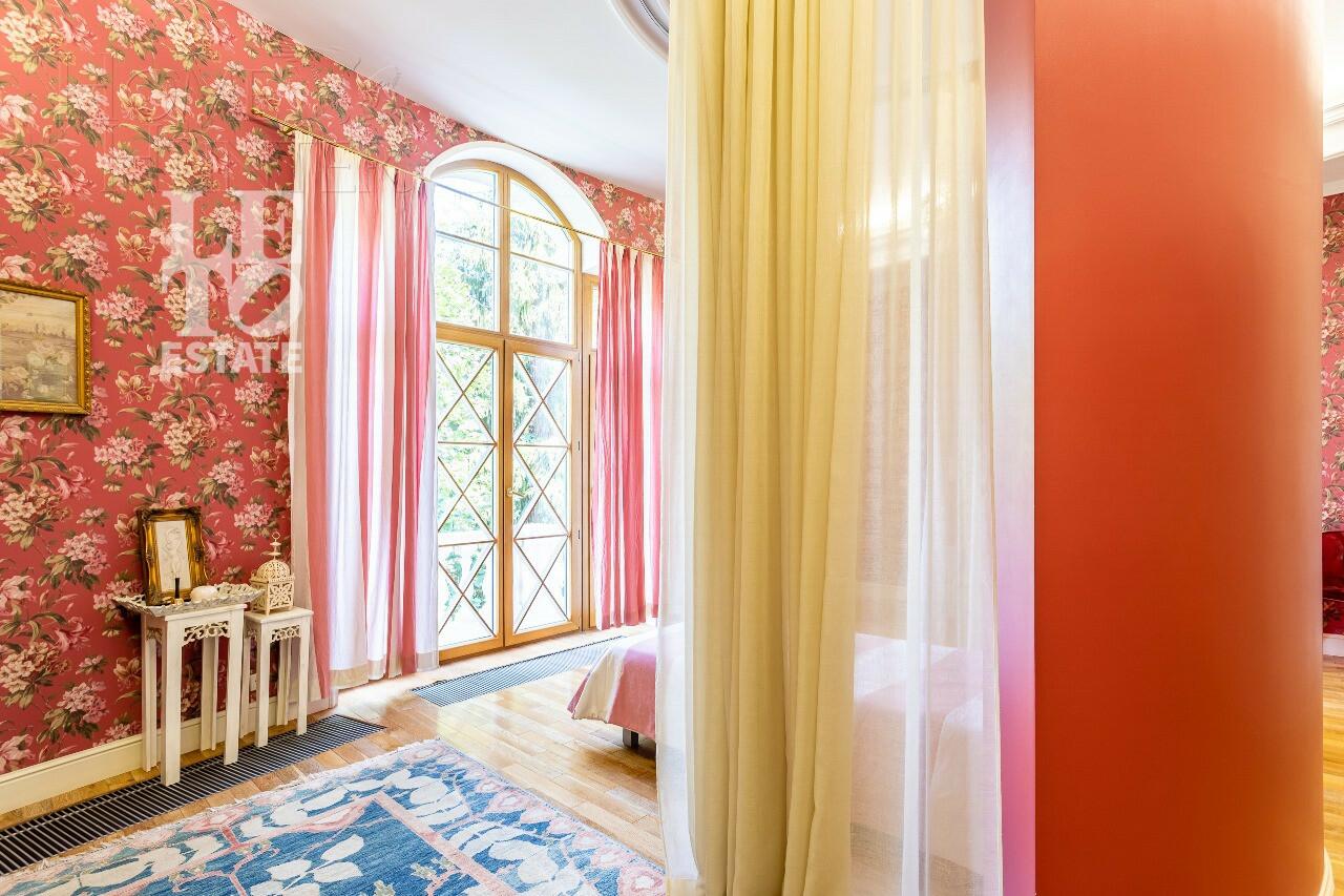 3-этажный коттедж 750 м² с отделкой