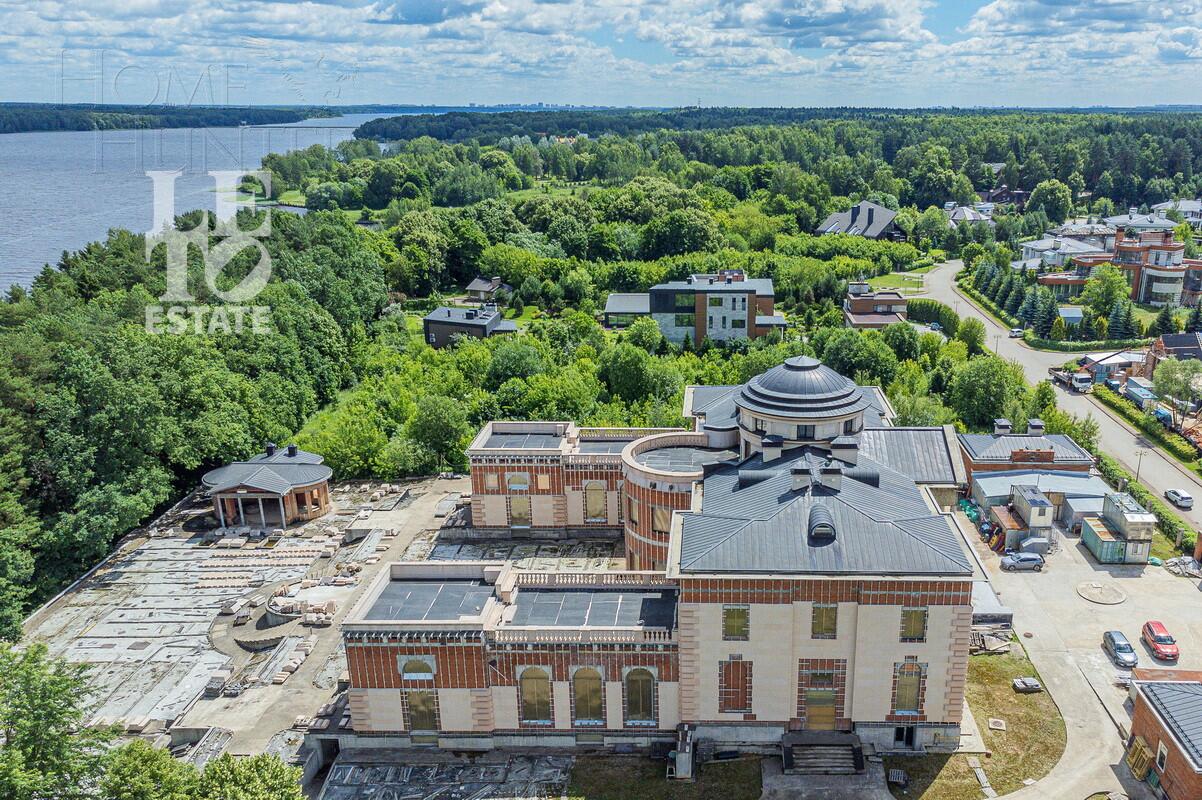 3-этажный коттедж 4 000 м² с отделкой