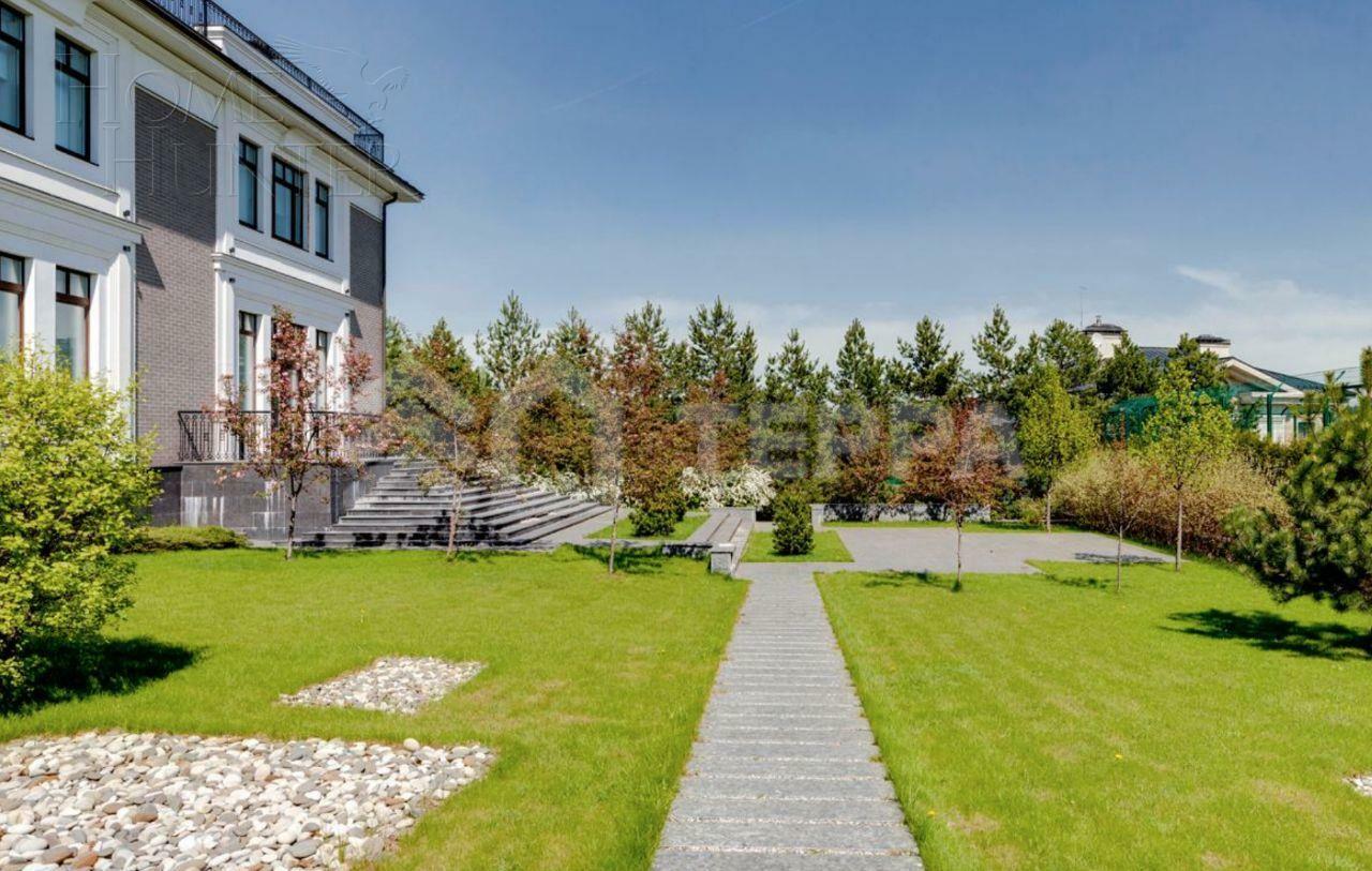 3-этажный коттедж 1 185 м² с отделкой