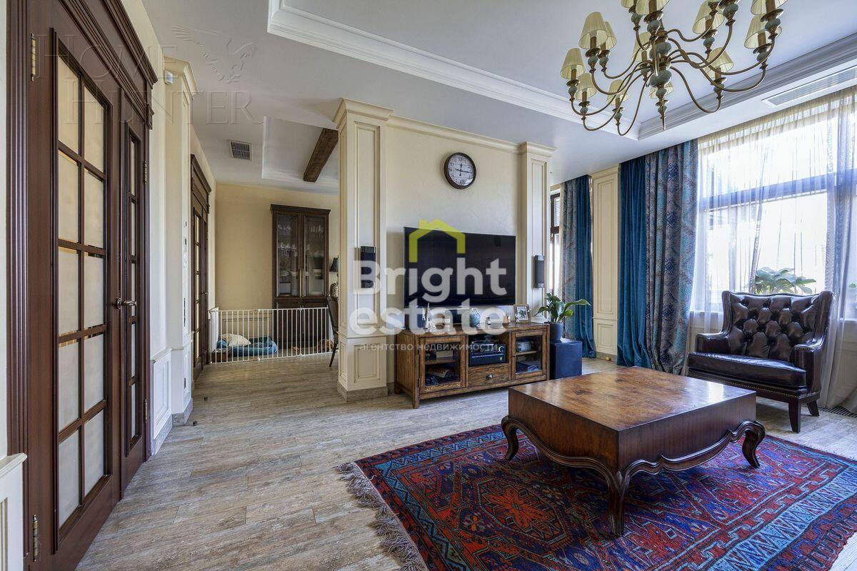 3-этажный таунхаус 270 м² с отделкой