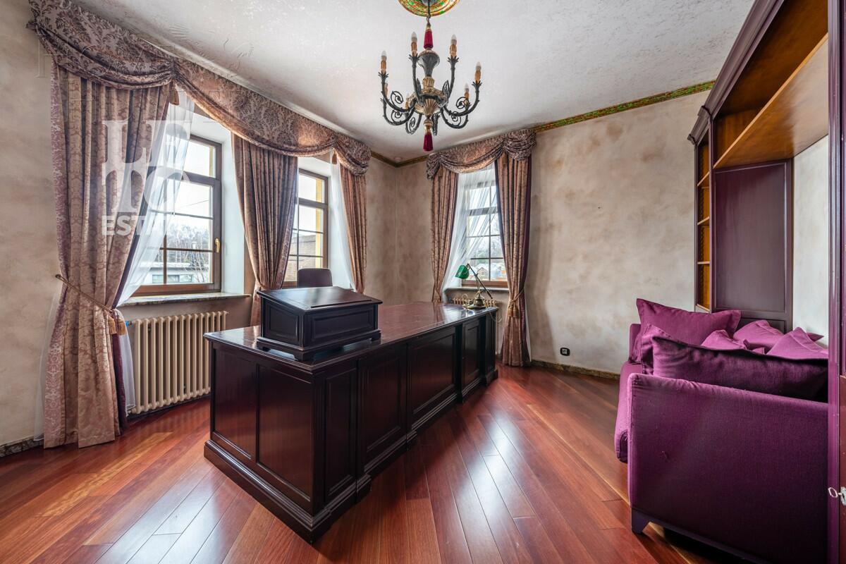 3-этажный коттедж 1 322 м² с отделкой