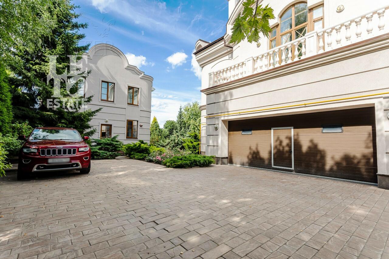 3-этажный коттедж 750 м² с отделкой