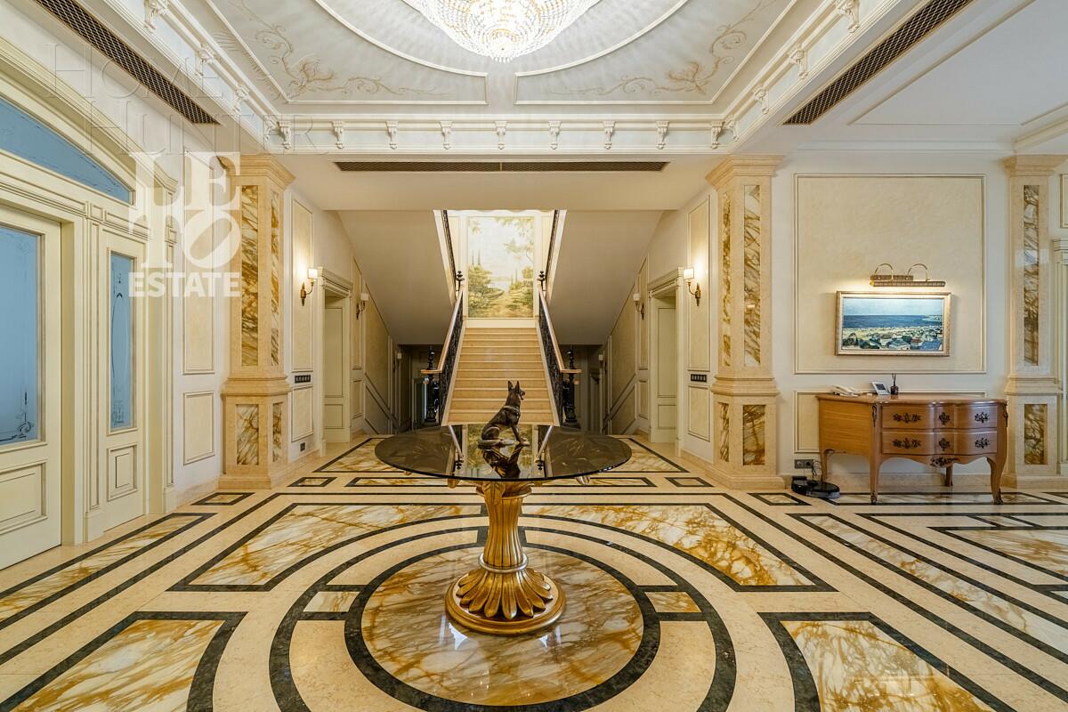 2-этажный коттедж 1 500 м² с отделкой