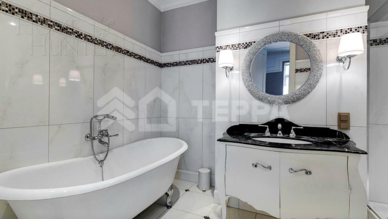 3-этажный коттедж 1 185 м² с отделкой