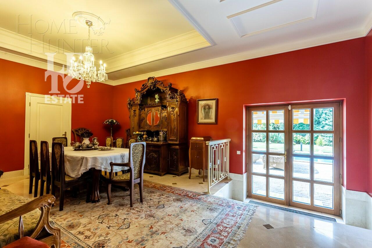 3-этажный коттедж 750 м² с отделкой