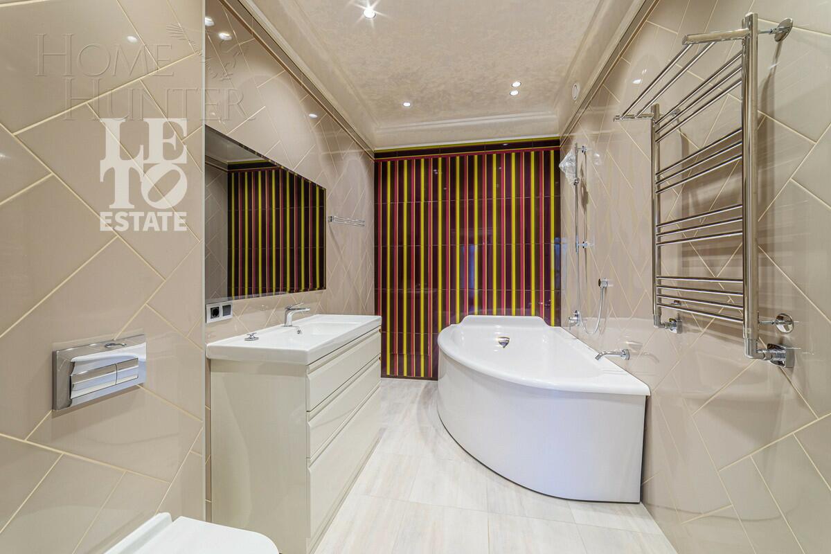 3-этажный коттедж 350 м² с отделкой