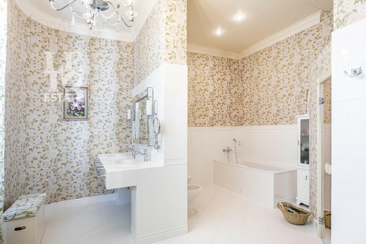 3-этажный коттедж 750 м² с отделкой