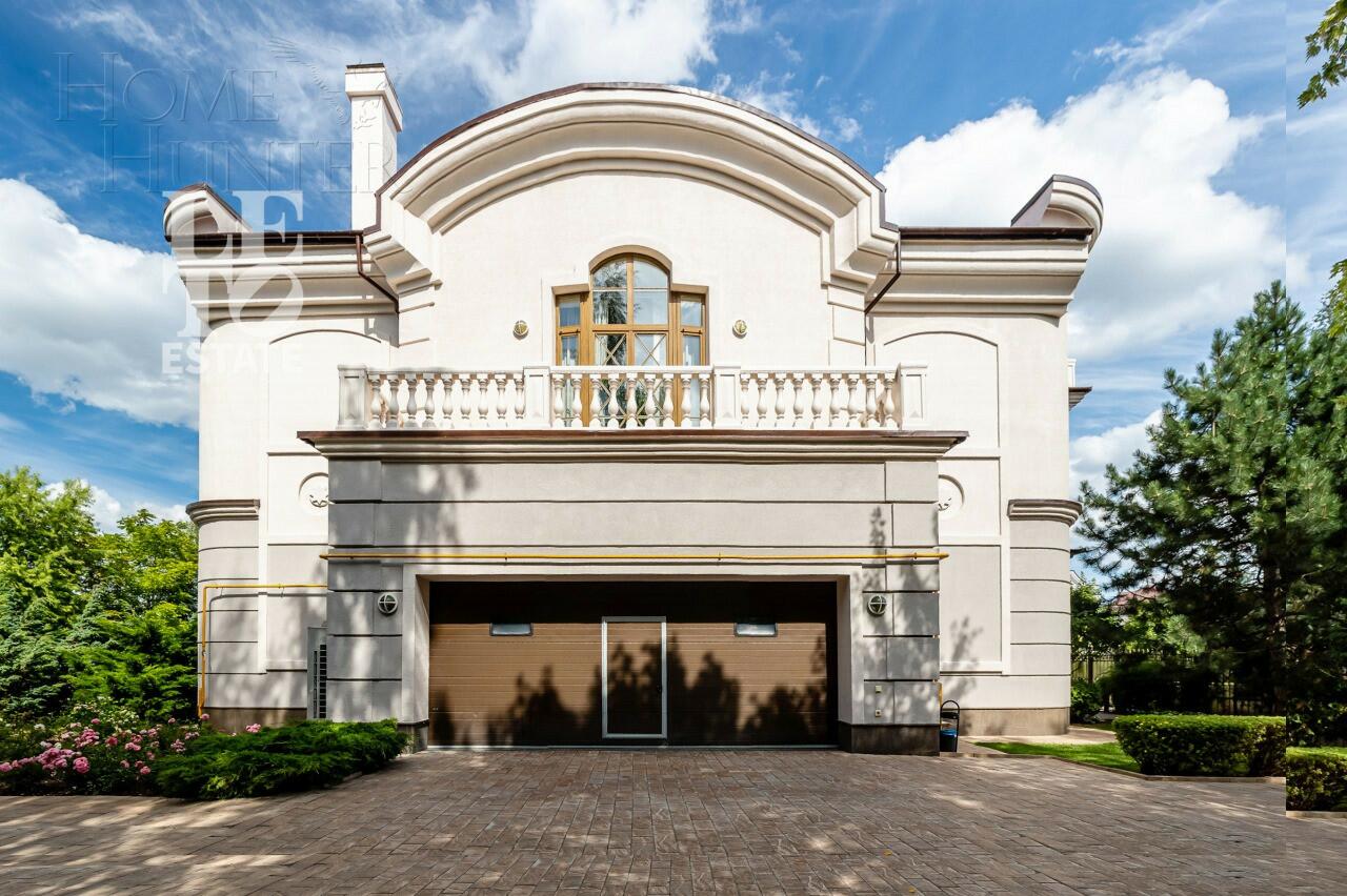 3-этажный коттедж 750 м² с отделкой