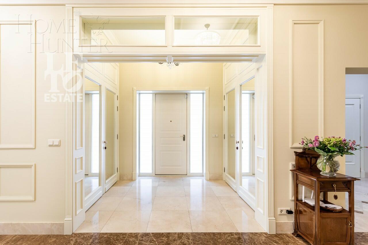 3-этажный коттедж 750 м² с отделкой