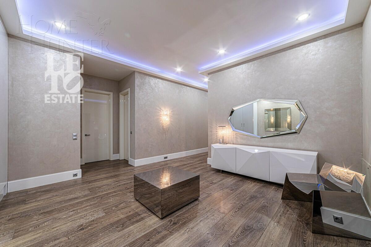 3-КОМН. КВАРТИРА С ОТДЕЛКОЙ 220 М² НА 2 ЭТАЖЕ