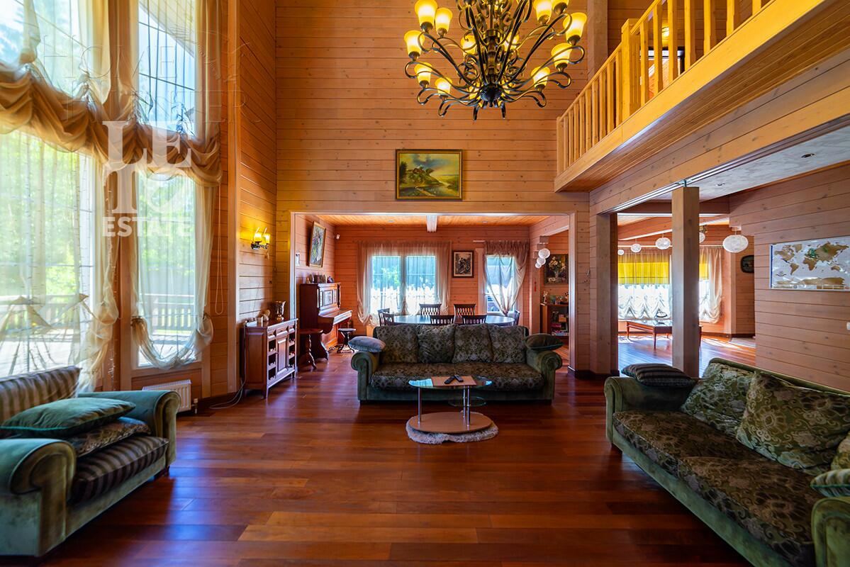 2-этажный коттедж 350 м² с отделкой