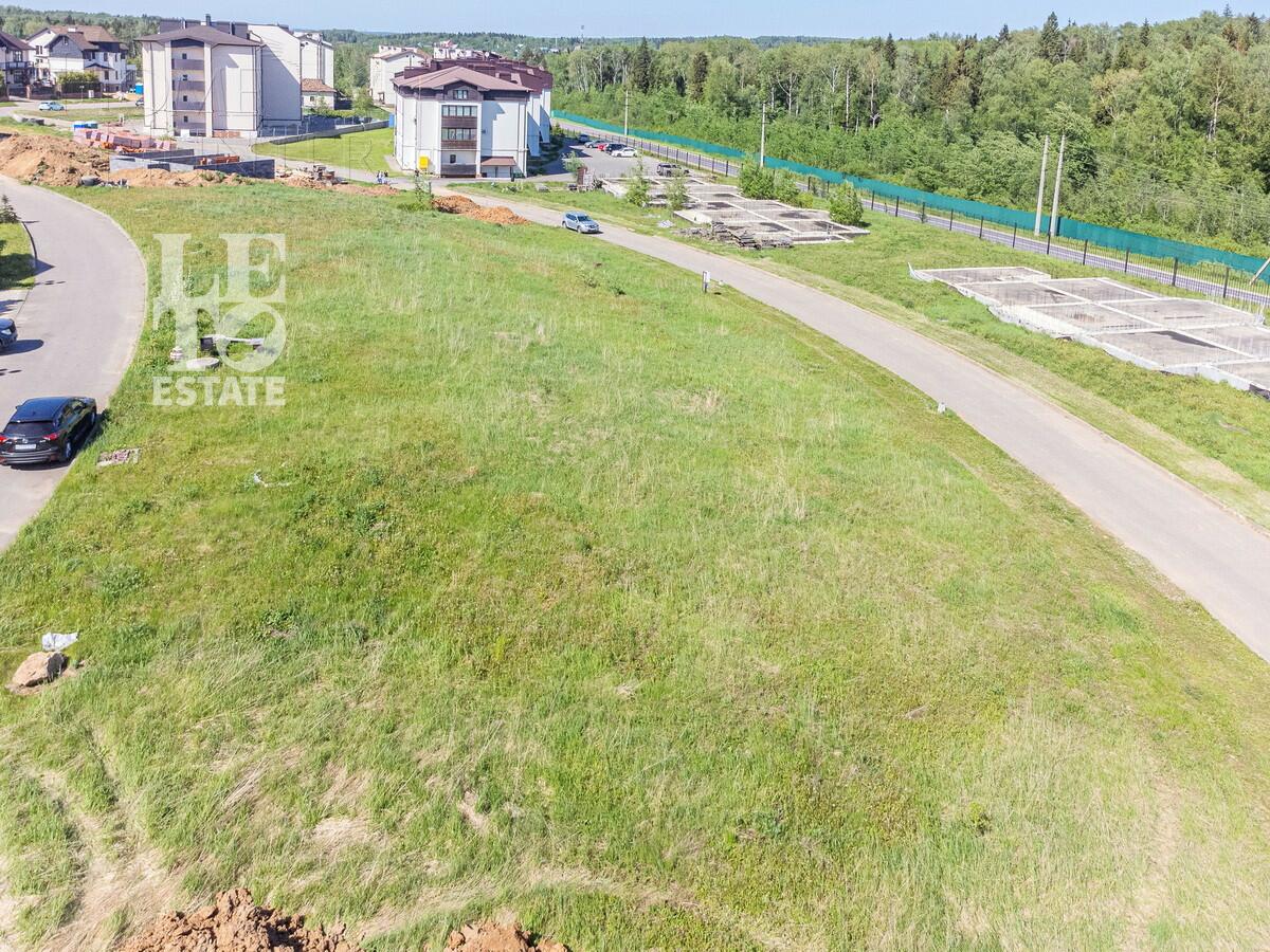 Участок 30.3 сот. в охраняемом поселке