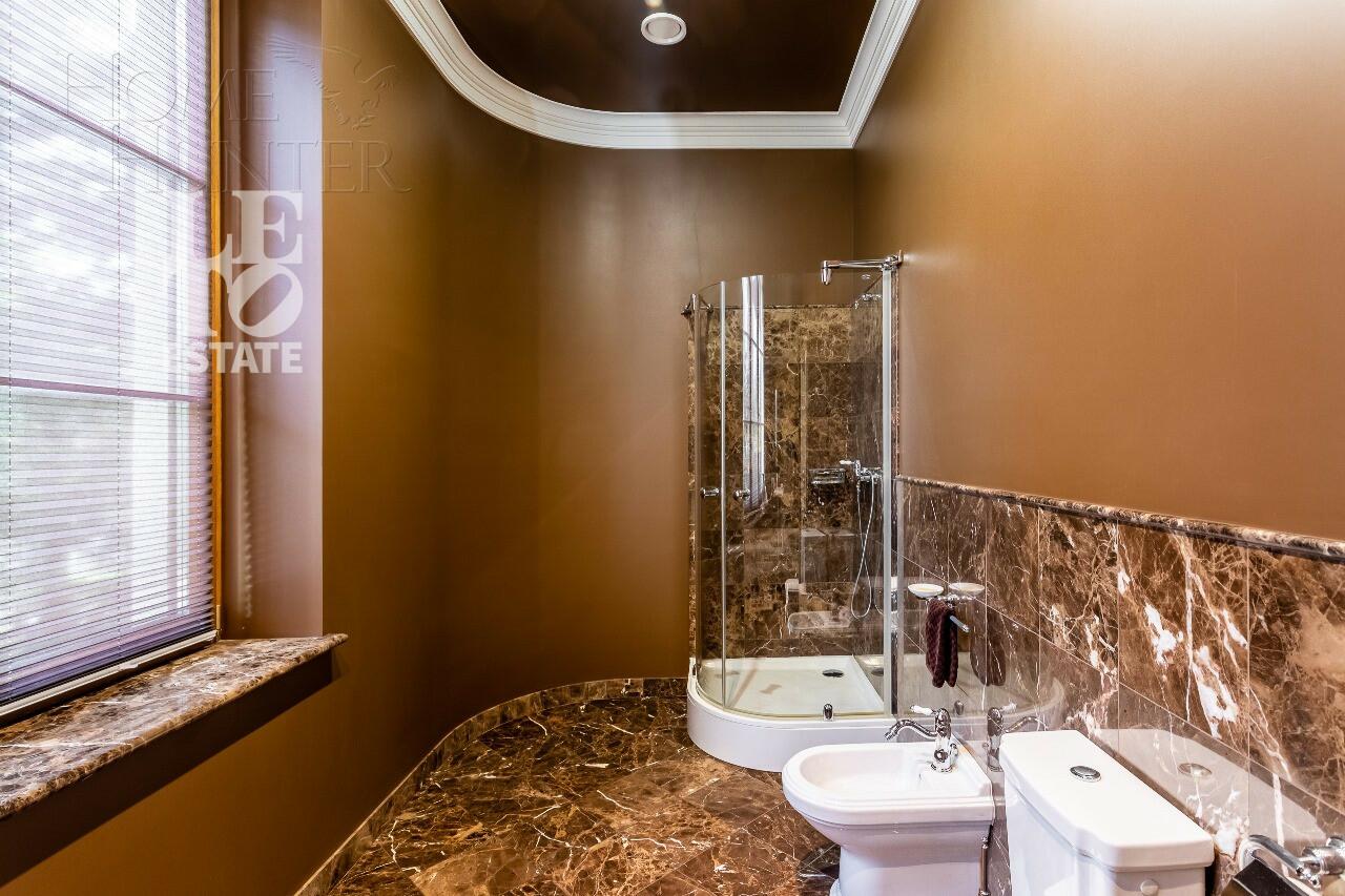 3-этажный коттедж 750 м² с отделкой