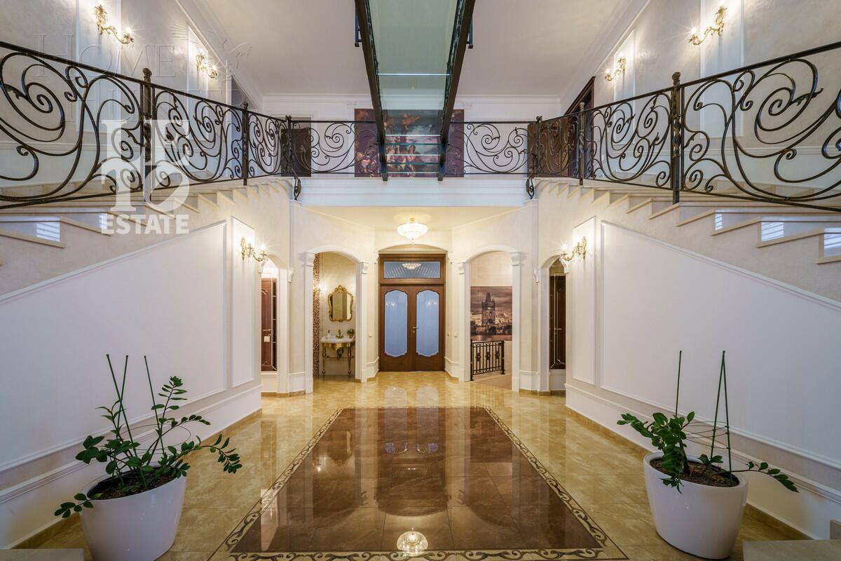 2-этажный коттедж 700 м² с отделкой