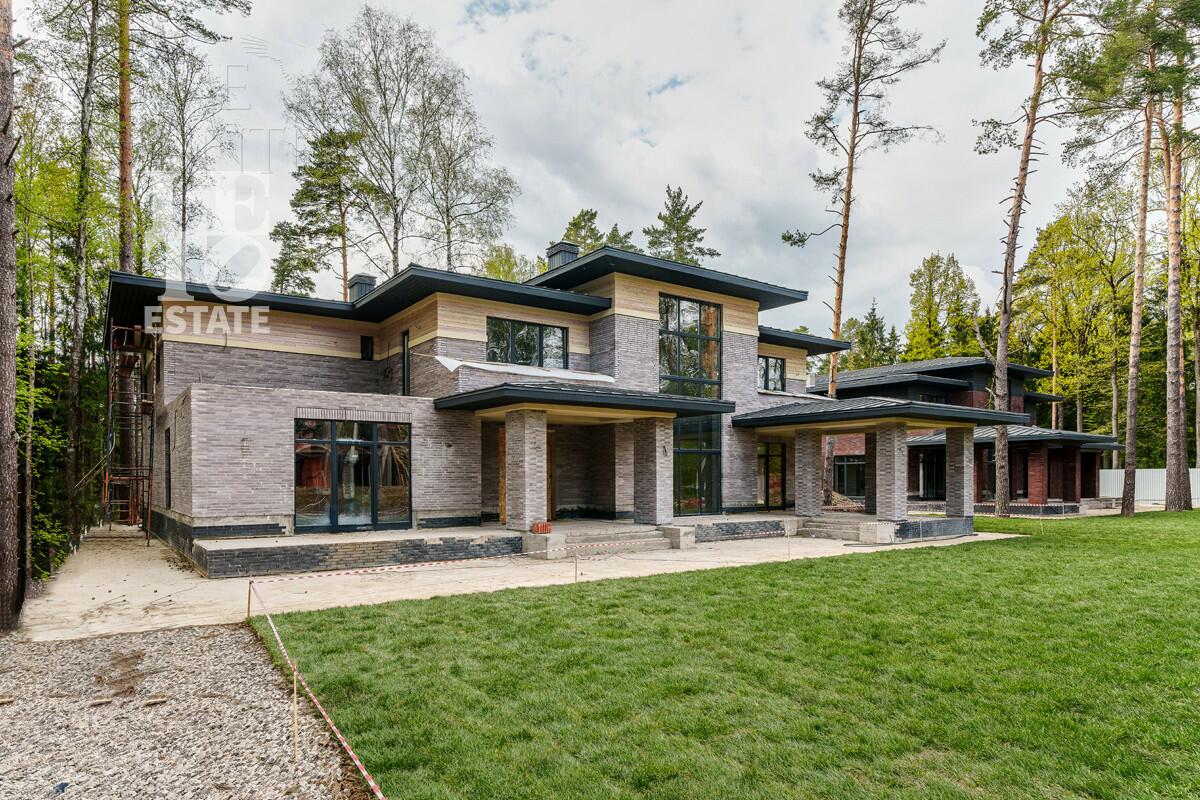 2-этажный коттедж 460 м² без отделки