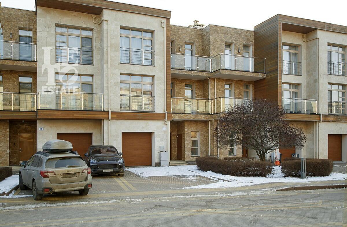 3-этажный таунхаус 264.6 м² с отделкой