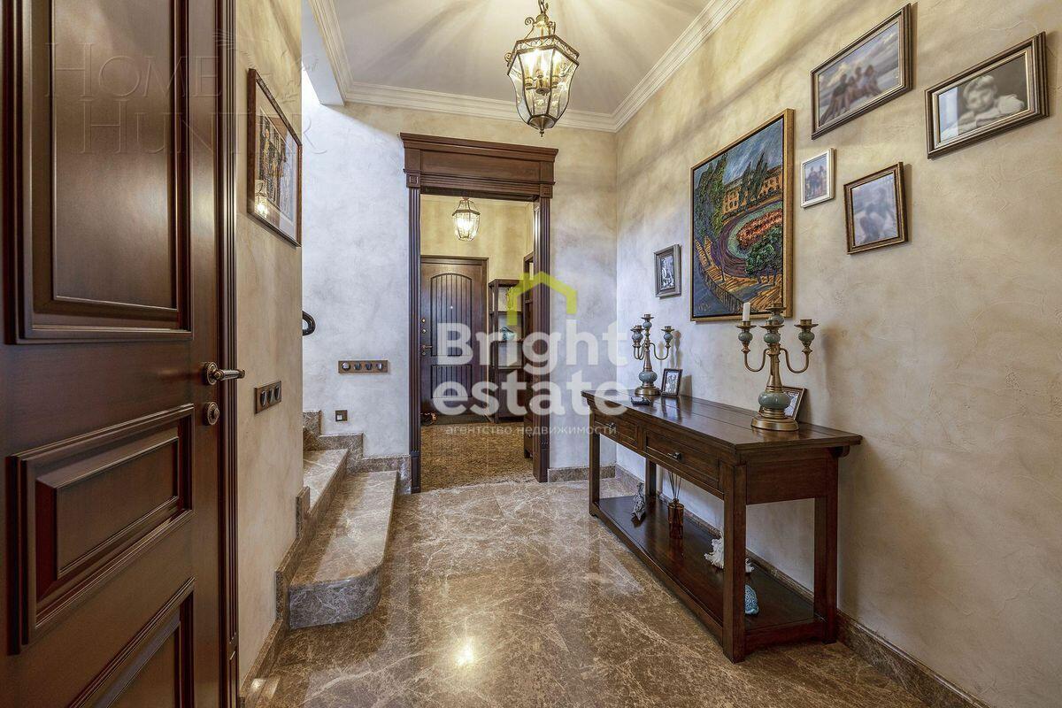 3-этажный таунхаус 270 м² с отделкой