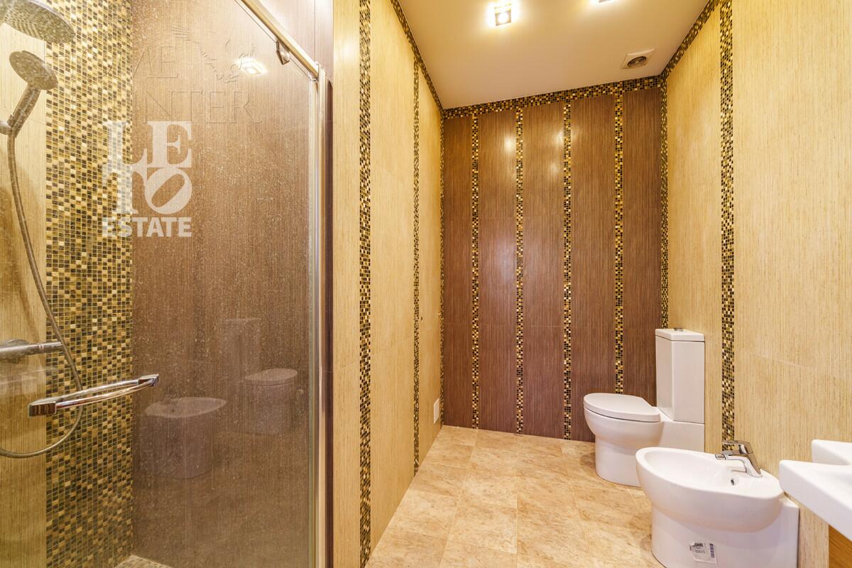 2-этажный коттедж 1 000 м² с отделкой