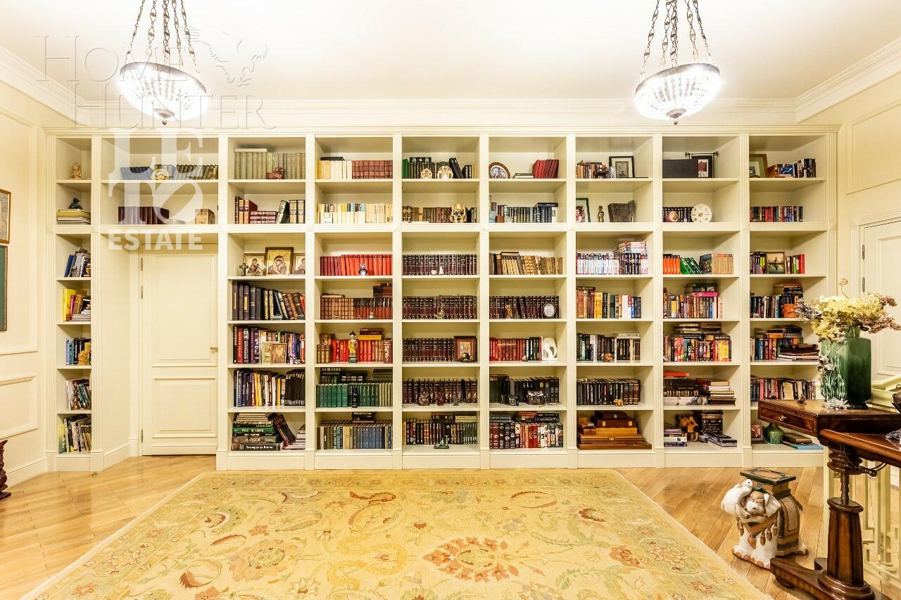 3-этажный коттедж 750 м² с отделкой