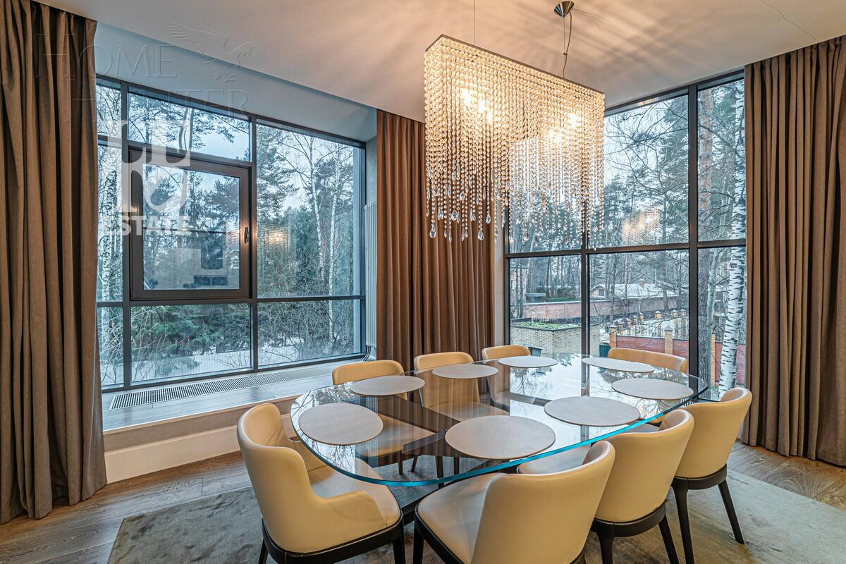 3-КОМН. КВАРТИРА С ОТДЕЛКОЙ 220 М² НА 2 ЭТАЖЕ