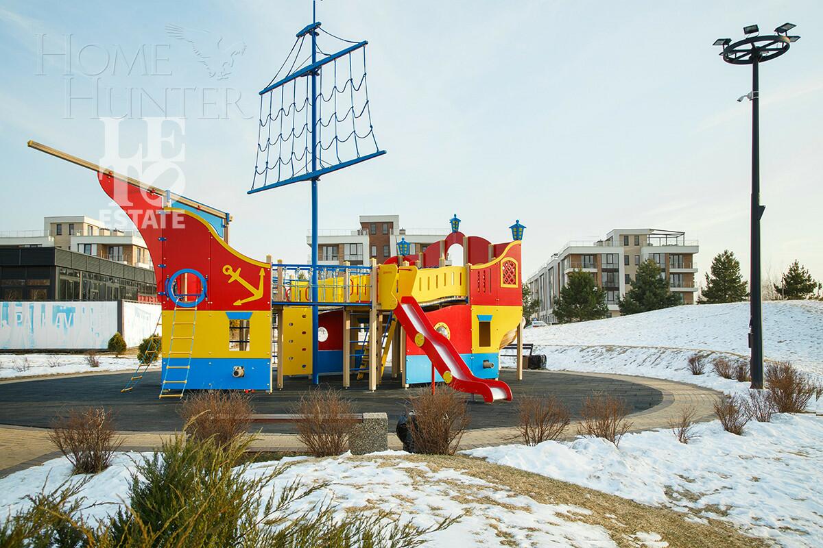 3-этажный таунхаус 264.6 м² с отделкой