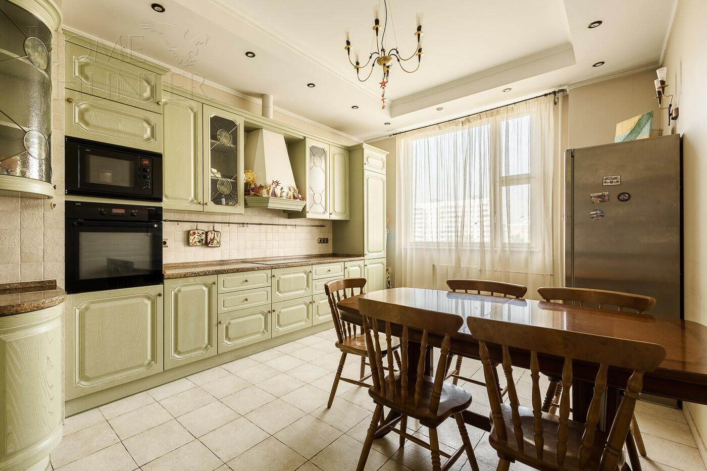 4-КОМН. КВАРТИРА С ОТДЕЛКОЙ 199 М² НА 4 ЭТАЖЕ