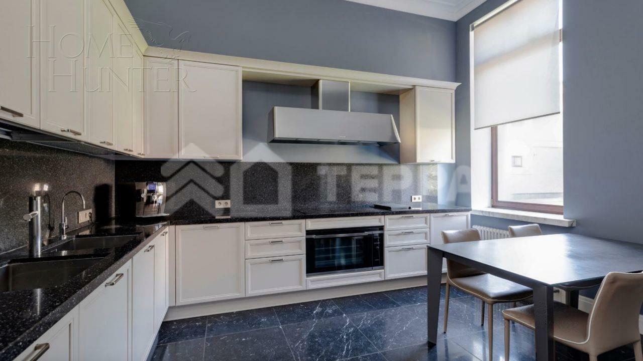 3-этажный коттедж 1 185 м² с отделкой