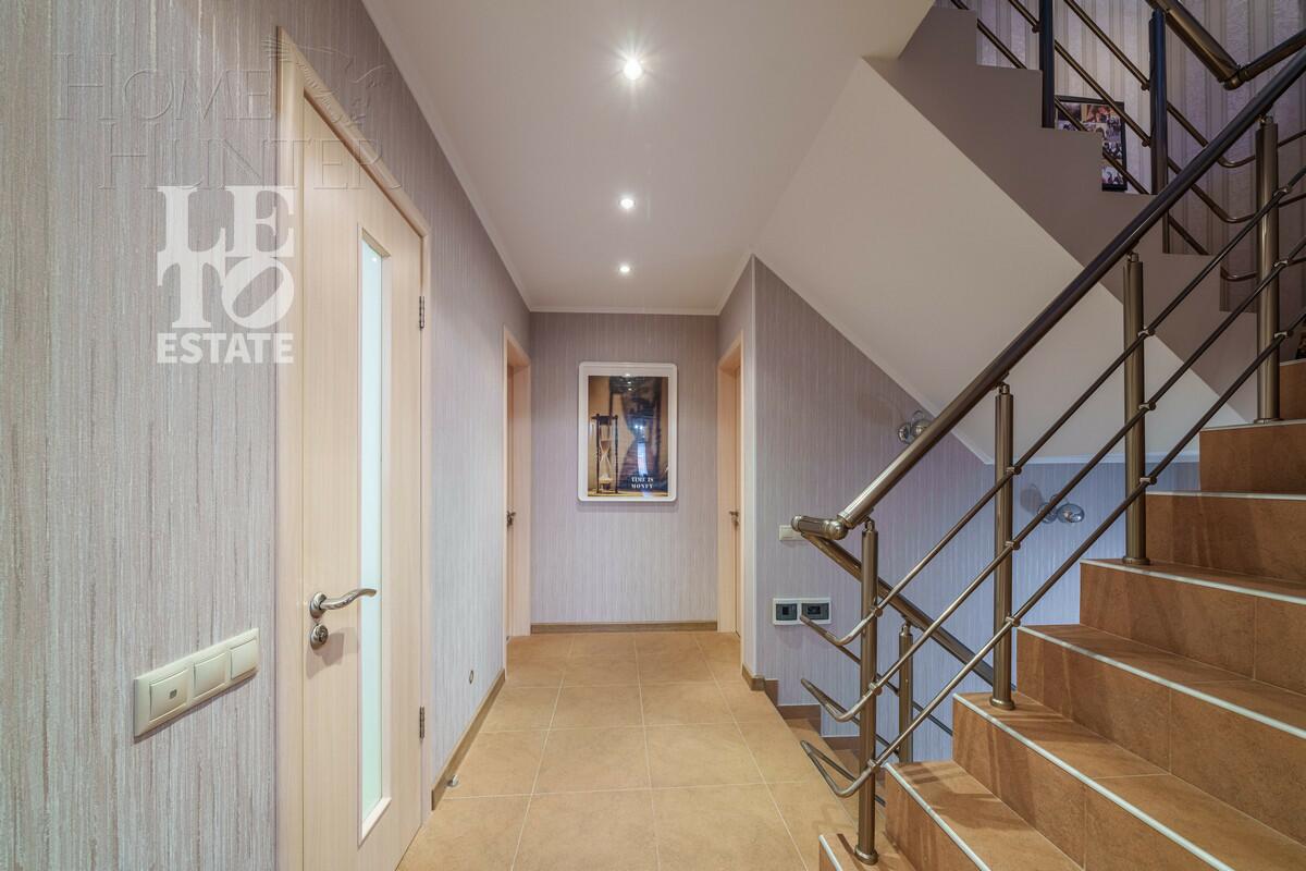 2-этажный таунхаус 428 м² с отделкой