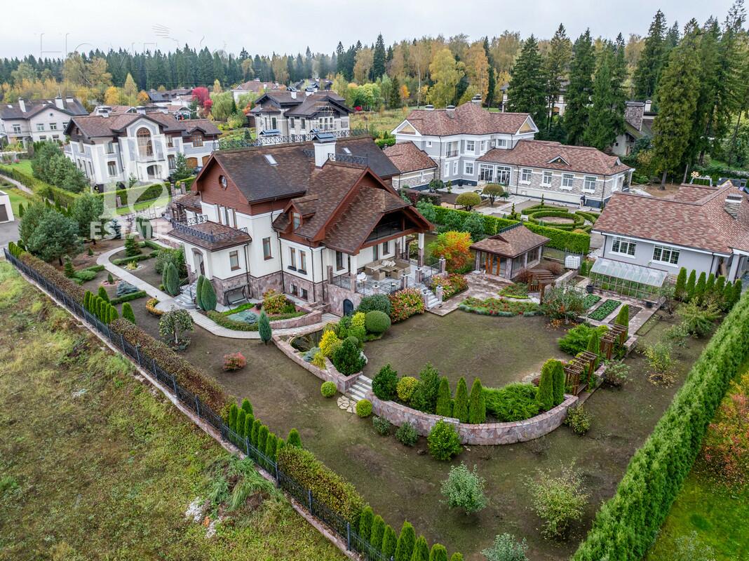 2-этажный коттедж 700 м² с отделкой