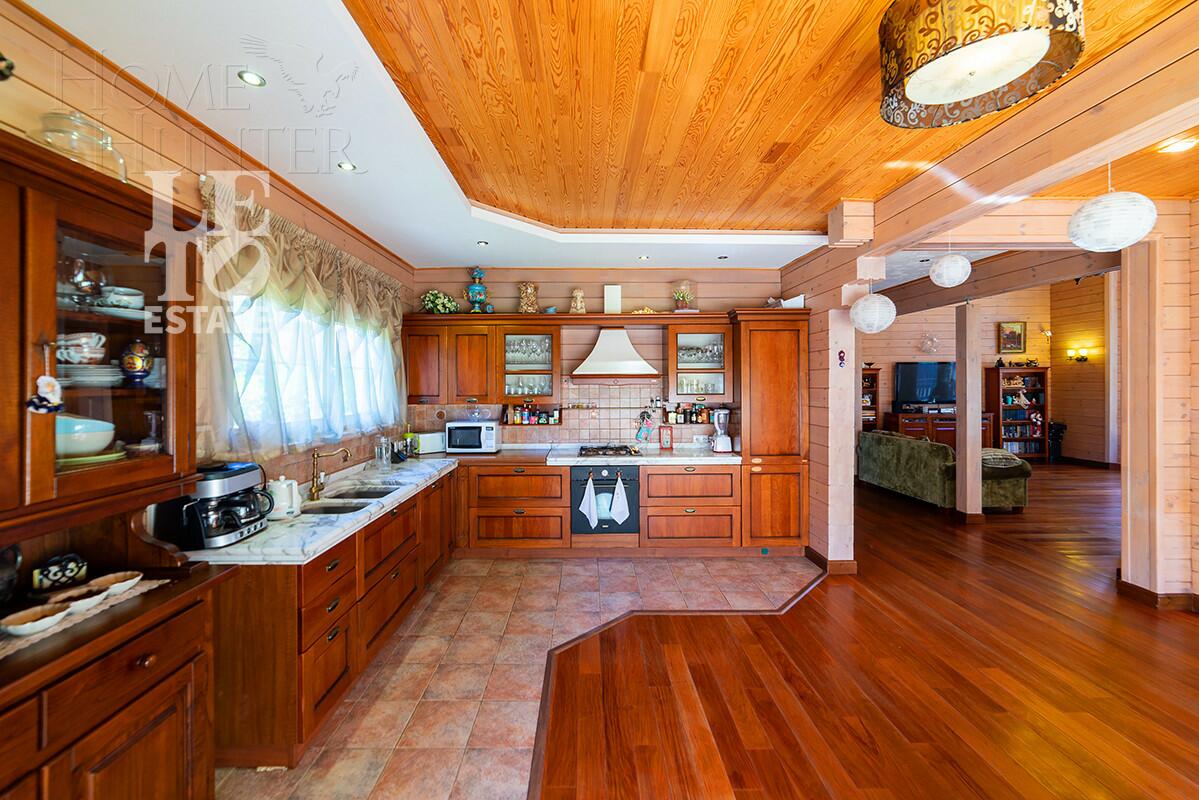 2-этажный коттедж 350 м² с отделкой