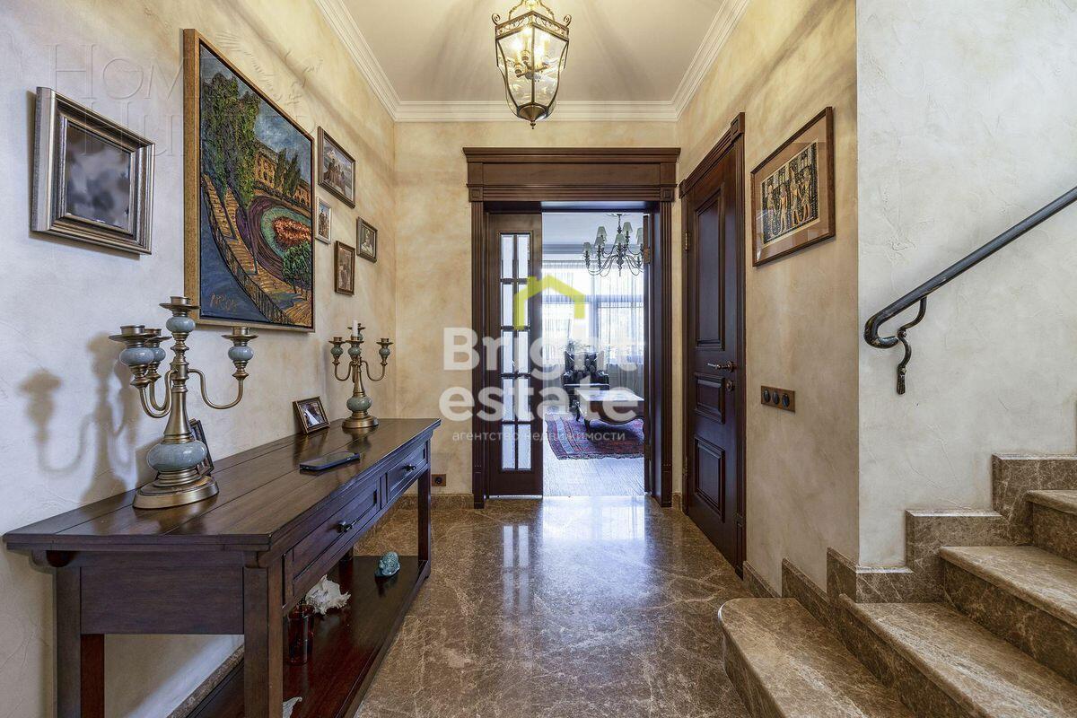 3-этажный таунхаус 270 м² с отделкой