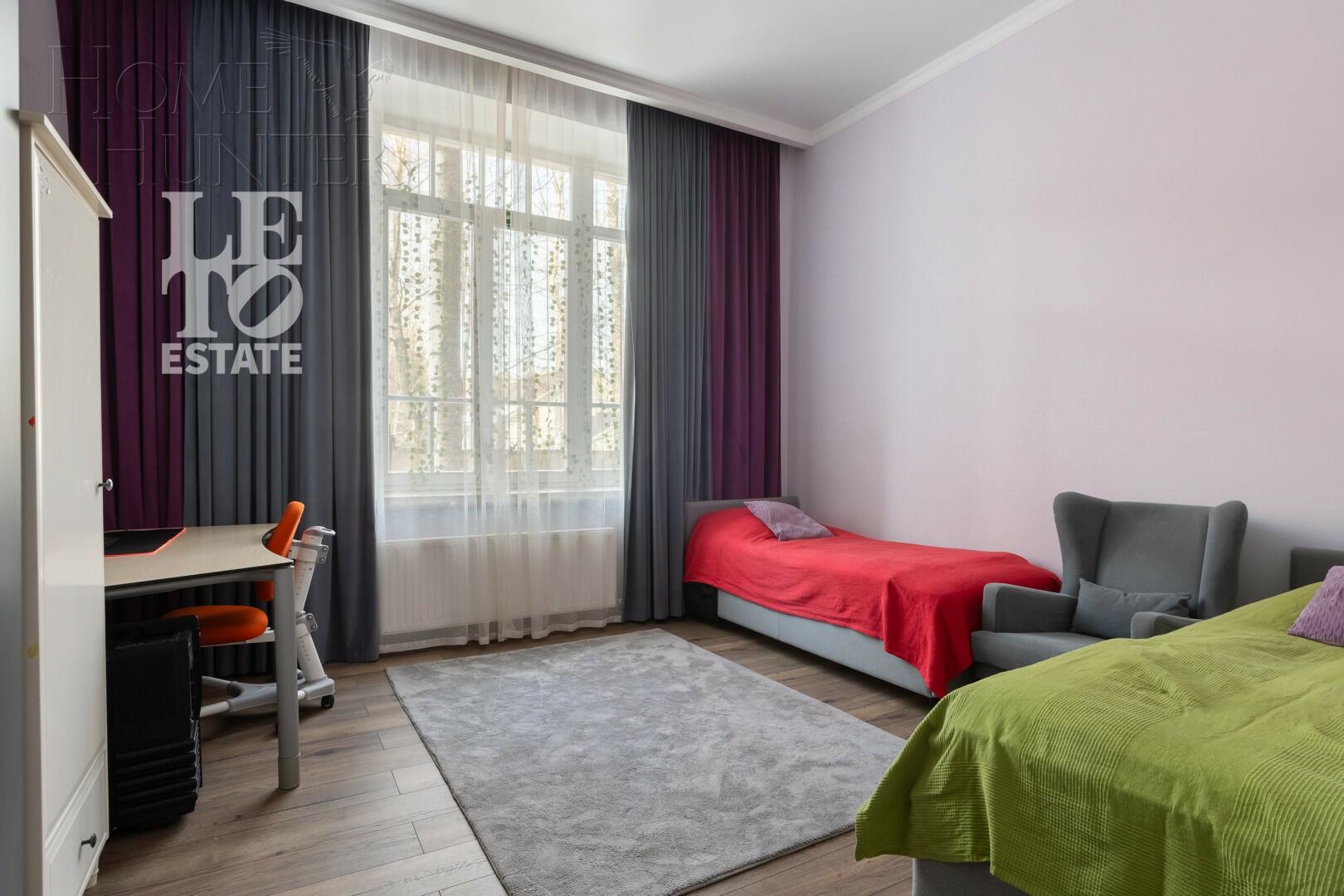 3-этажный коттедж 950 м² без отделки