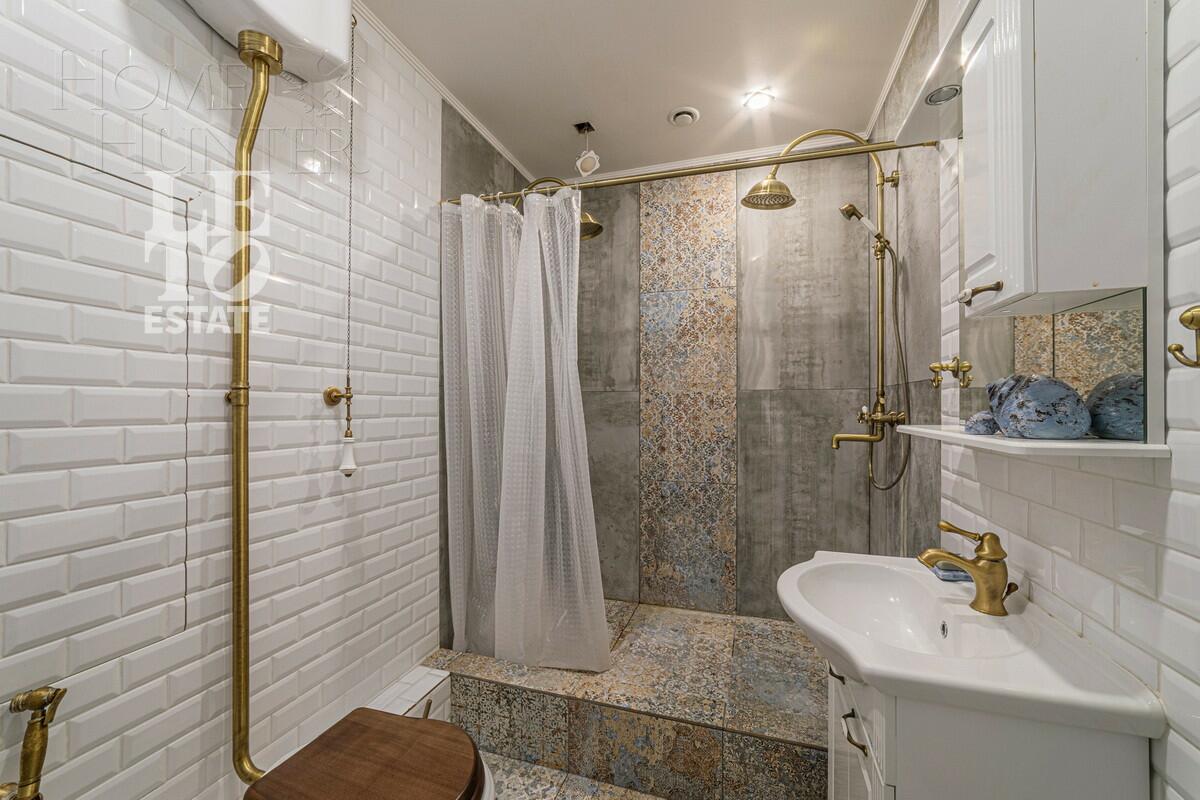 2-этажный коттедж 702.5 м² с отделкой