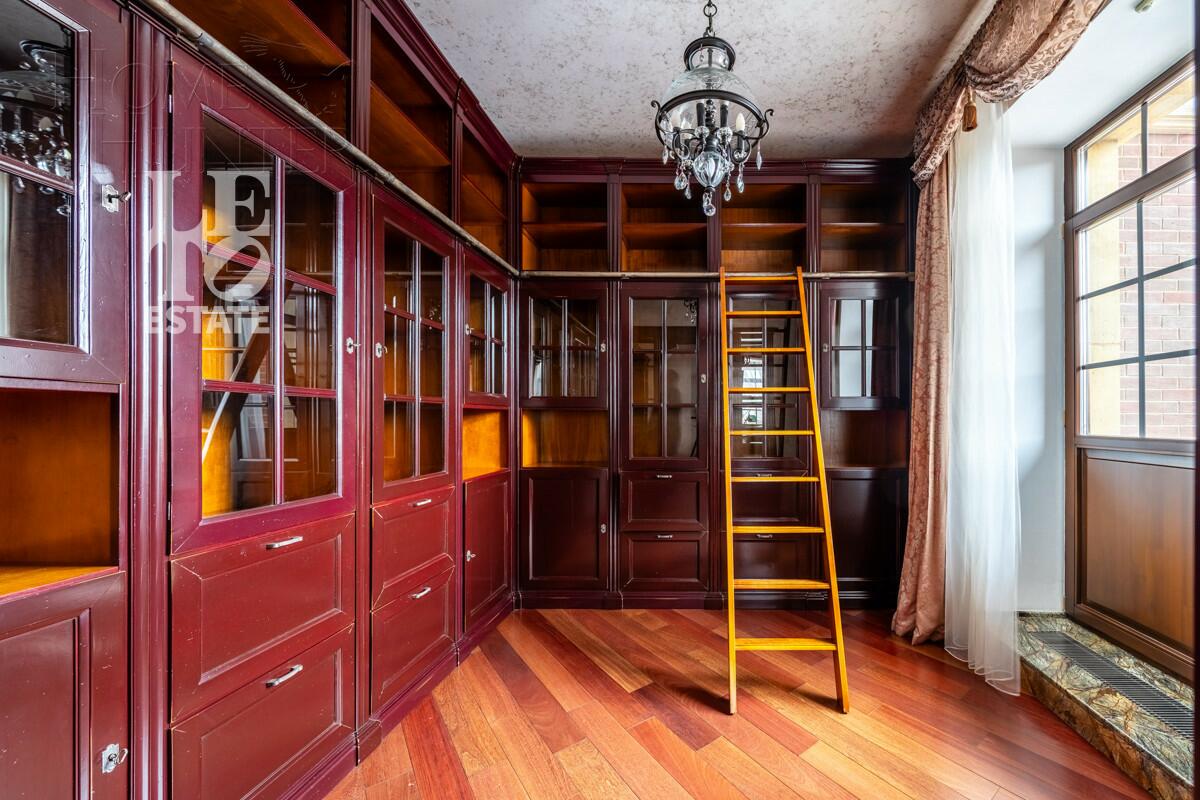 3-этажный коттедж 1 322 м² с отделкой