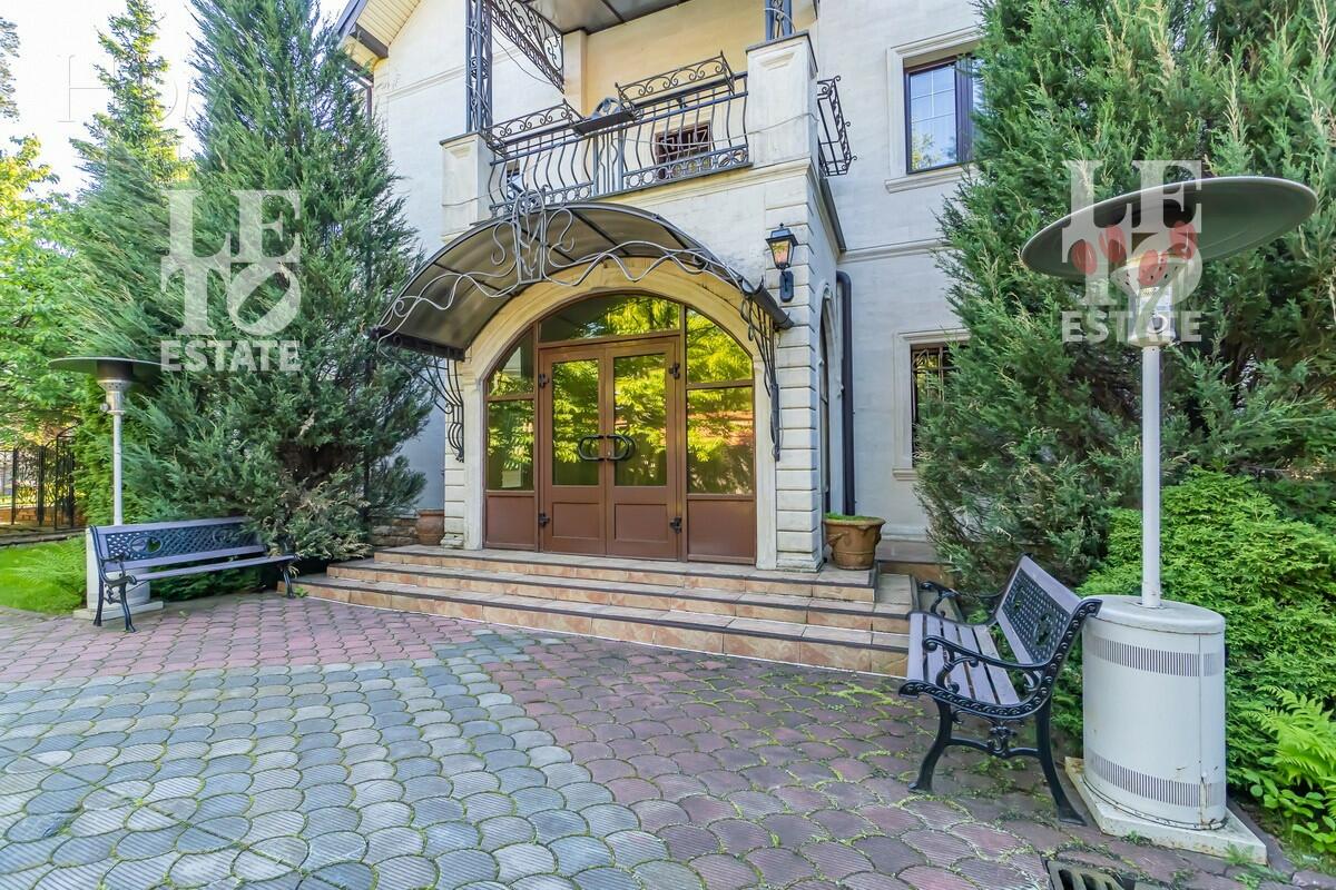 3-этажный коттедж 520 м² с отделкой