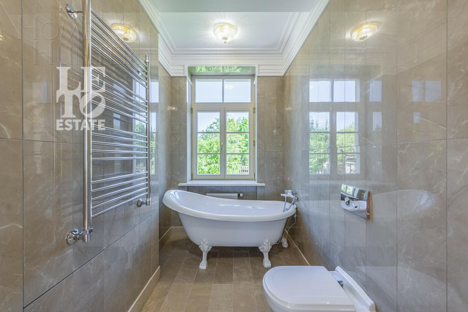 2-этажный коттедж 1 700 м² с отделкой