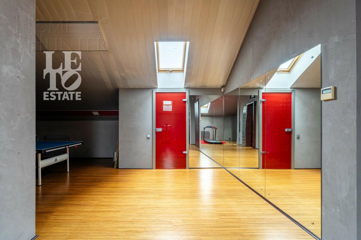 3-этажный коттедж 1 322 м² с отделкой