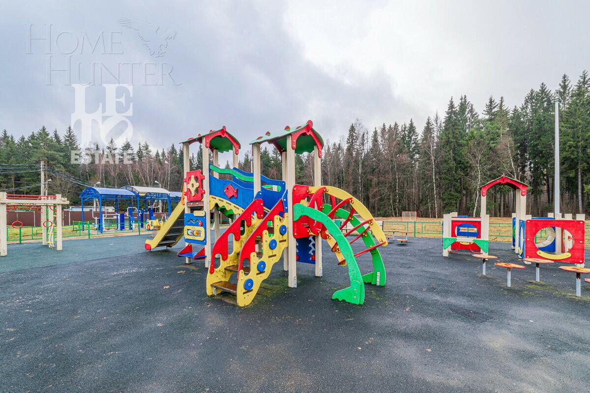 3-этажный коттедж 350 м² с отделкой