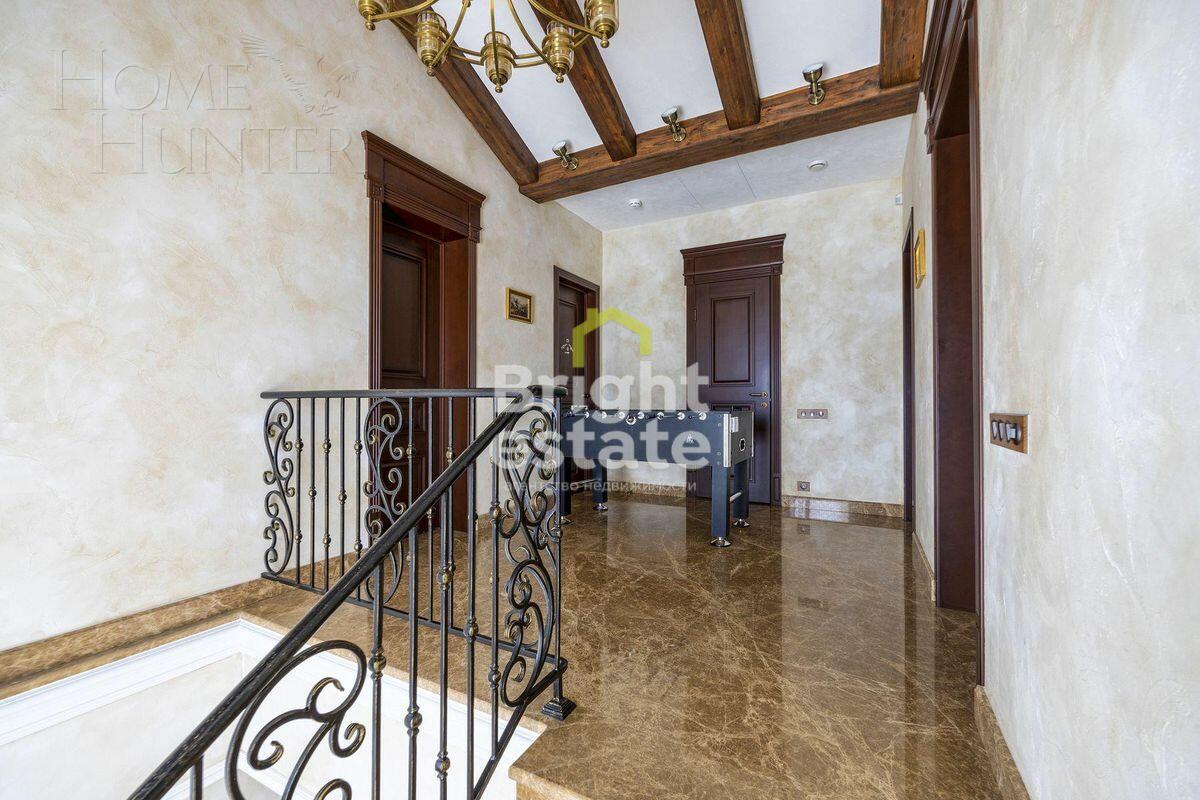 3-этажный таунхаус 270 м² с отделкой