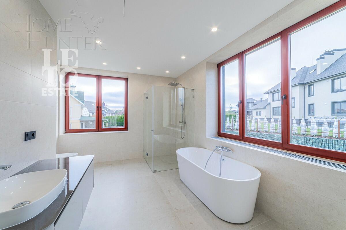 2-этажный коттедж 693 м² с отделкой