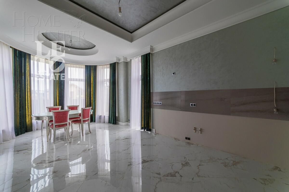 3-этажный коттедж 350 м² с отделкой