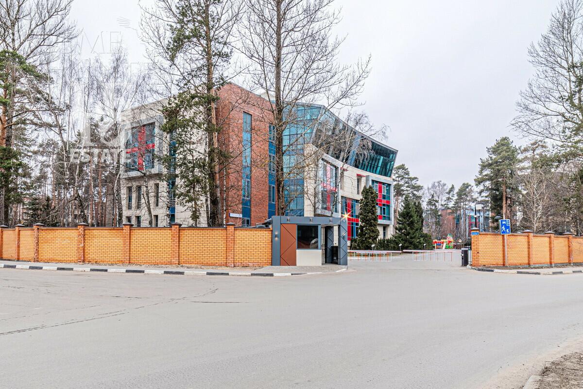 3-КОМН. КВАРТИРА С ОТДЕЛКОЙ 220 М² НА 2 ЭТАЖЕ