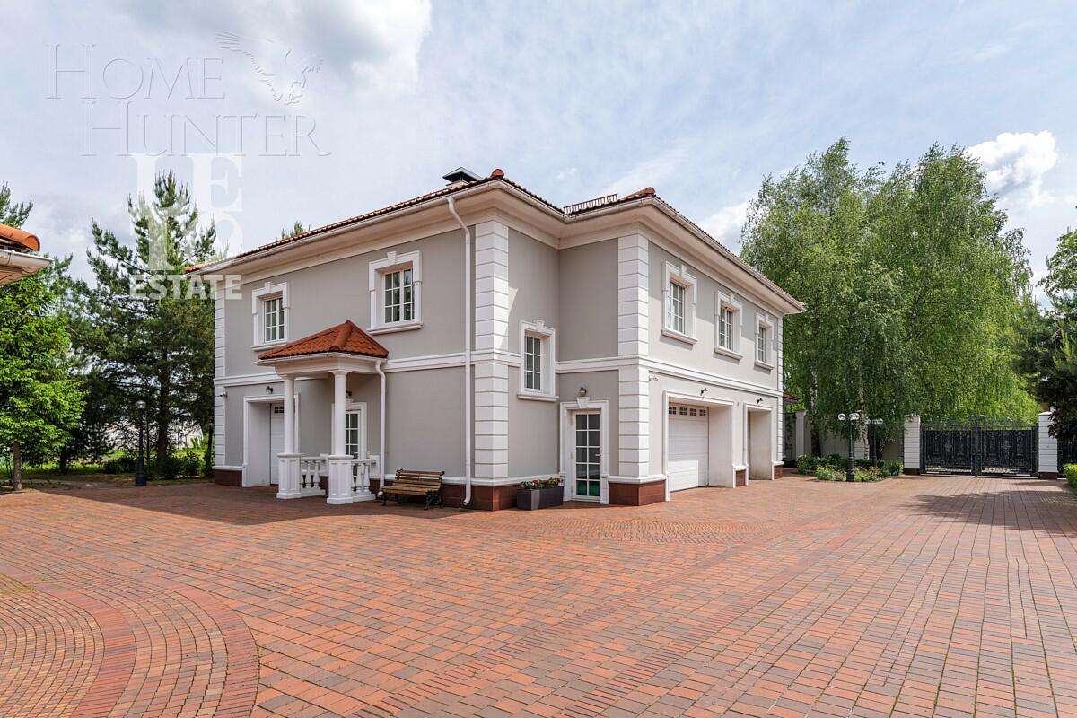 2-этажный коттедж 1 500 м² с отделкой
