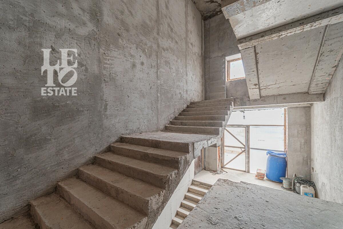 3-этажный коттедж 4 000 м² с отделкой