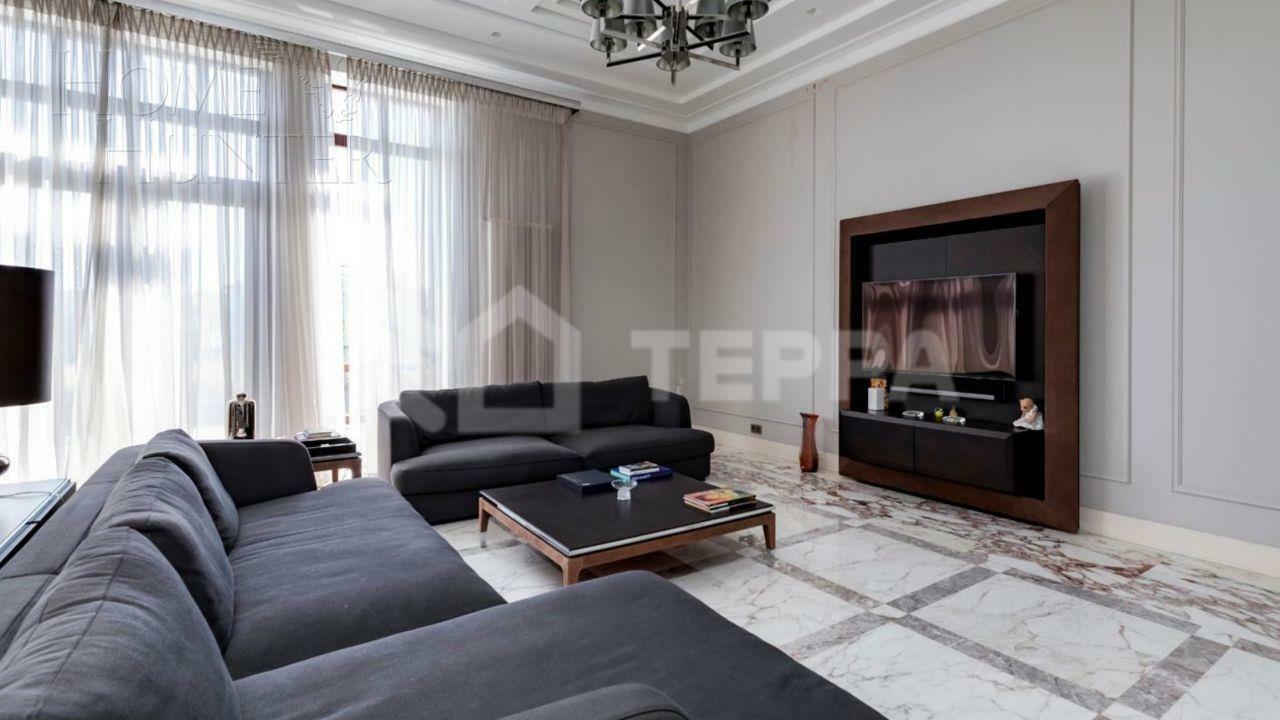 3-этажный коттедж 1 185 м² с отделкой