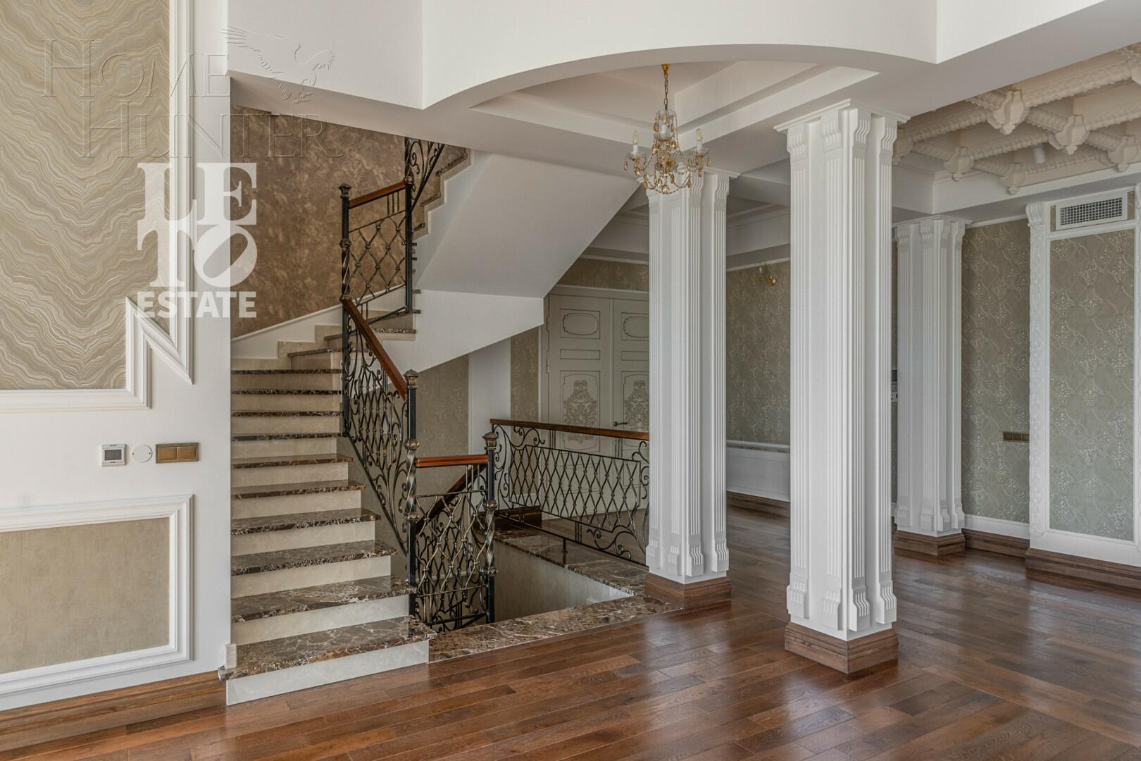 2-этажный коттедж 1 700 м² с отделкой